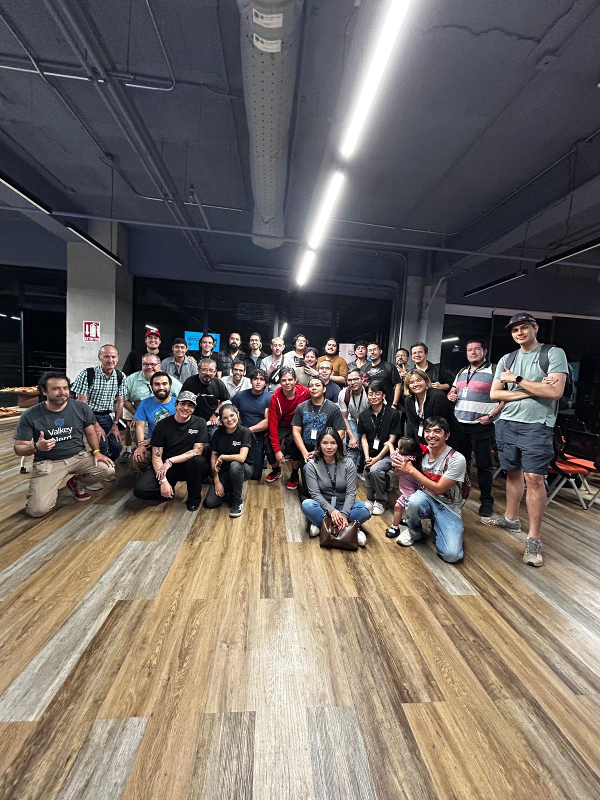 Comunidad de desarrolladores reunida en el evento de Pythonistas GDL de Abril