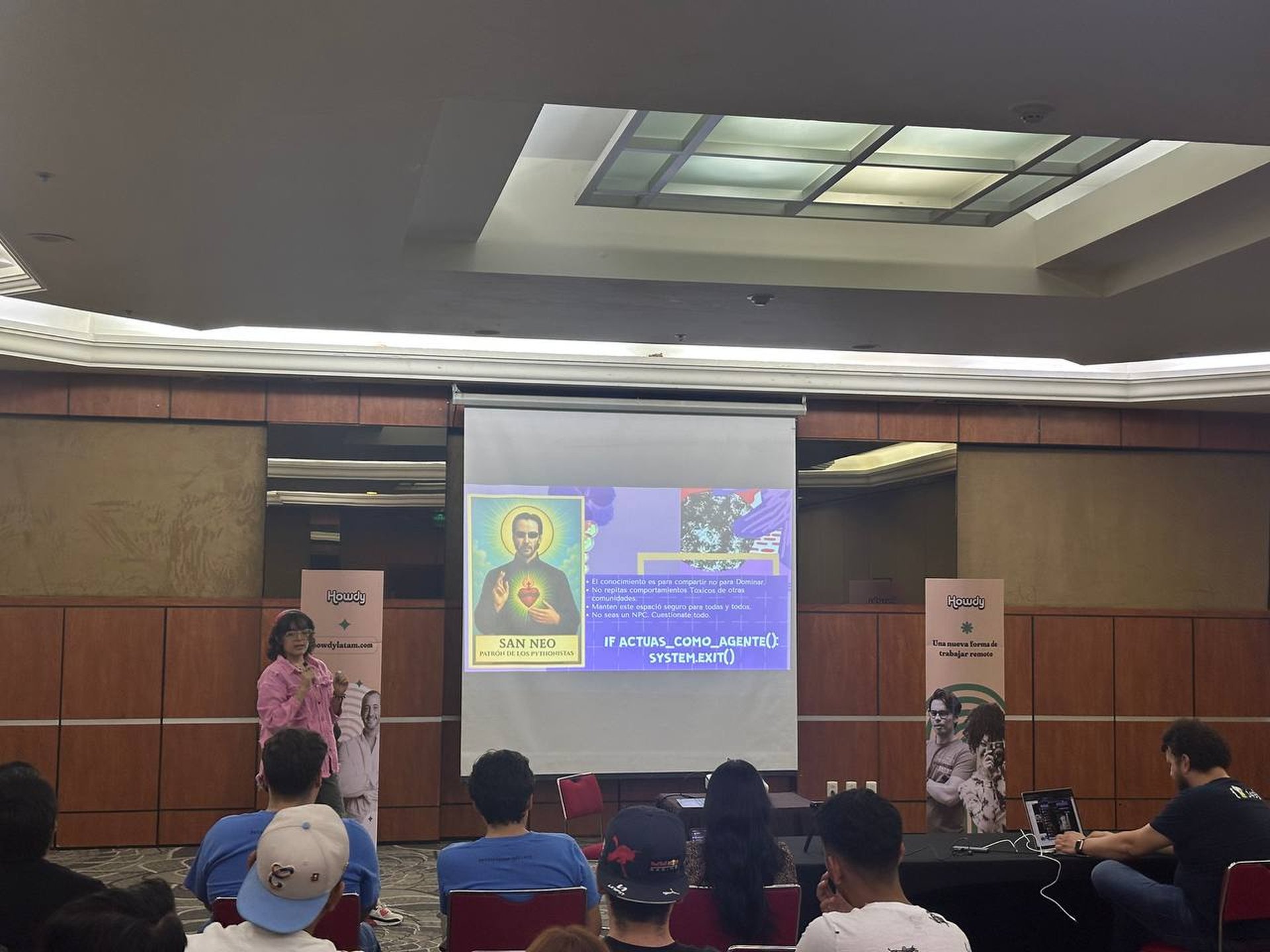 Nasdali presentando el código de conducta