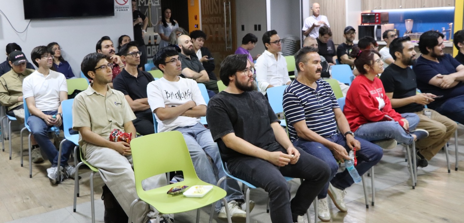 Asistentes al evento de Pythonistas GDL de Mayo